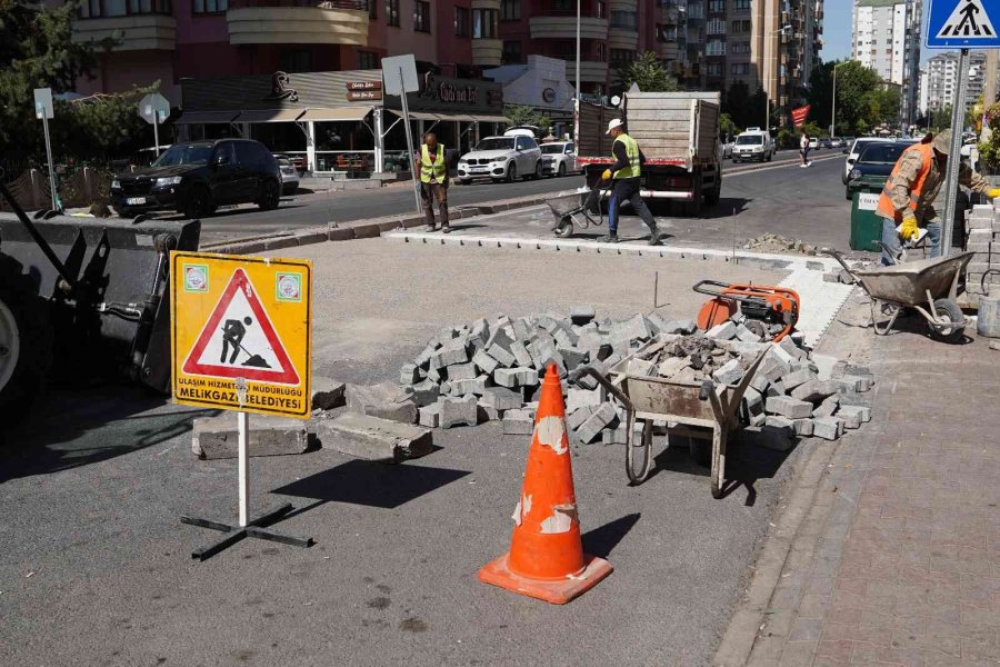 Yaya Yolu Ve Çevre Düzenleme Çalışması İle Melikgazi Yenileniyor