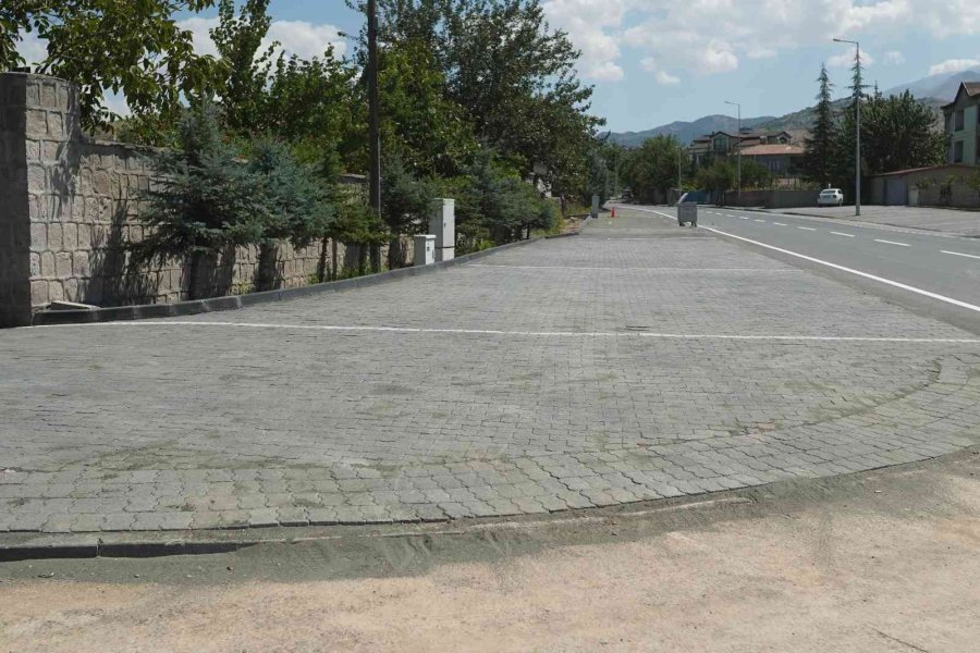 Yaya Yolu Ve Çevre Düzenleme Çalışması İle Melikgazi Yenileniyor