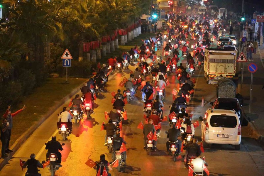 1923 Motor Tutkununun Cumhuriyet Coşkusu Görsel Şölene Dönüştü