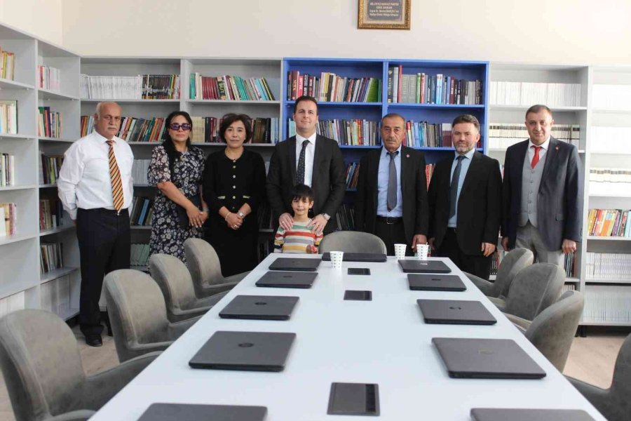 Hayırsever İş Kadını Tomarza’ya Teknoloji Donanımlı Kütüphane Açtı