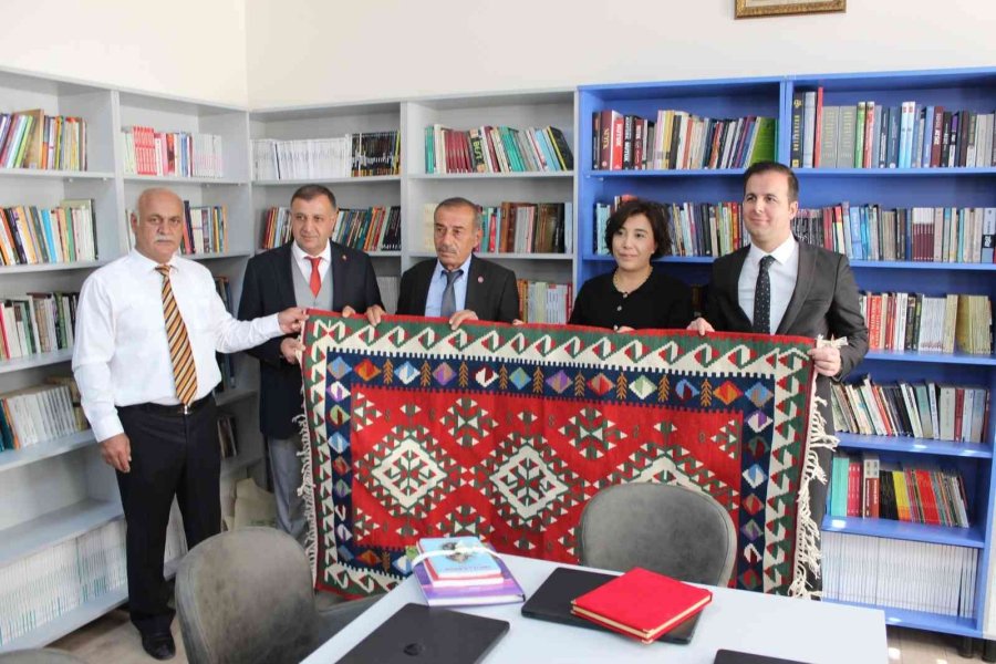 Hayırsever İş Kadını Tomarza’ya Teknoloji Donanımlı Kütüphane Açtı