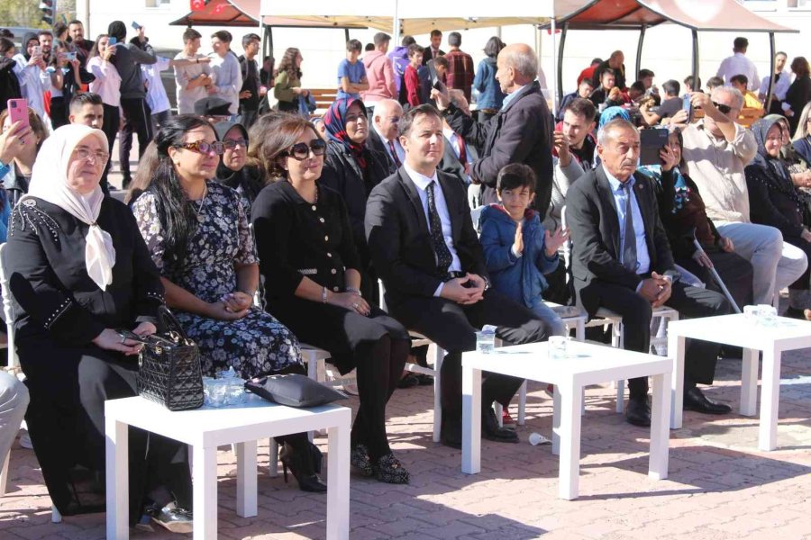 Hayırsever İş Kadını Tomarza’ya Teknoloji Donanımlı Kütüphane Açtı