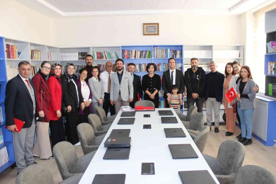 Hayırsever İş Kadını Tomarza’ya Teknoloji Donanımlı Kütüphane Açtı