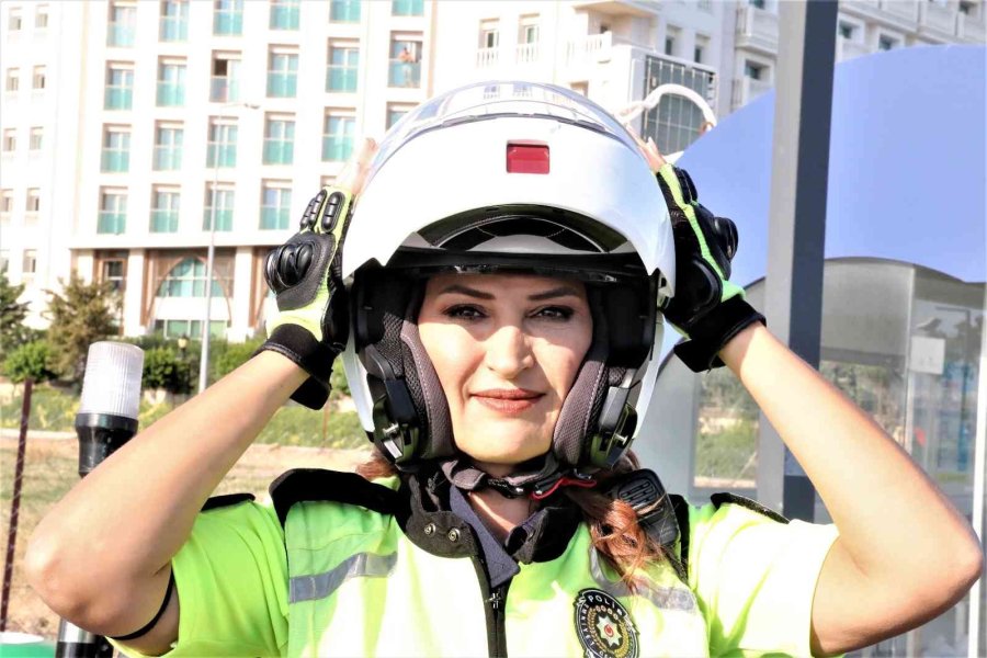 40 Kişilik Şahin Timinin Hülya Ablası Kural Tanımaz Sürücülere Nefes Aldırmıyor