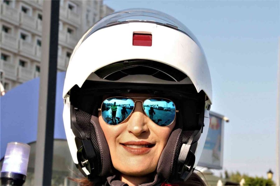 40 Kişilik Şahin Timinin Hülya Ablası Kural Tanımaz Sürücülere Nefes Aldırmıyor