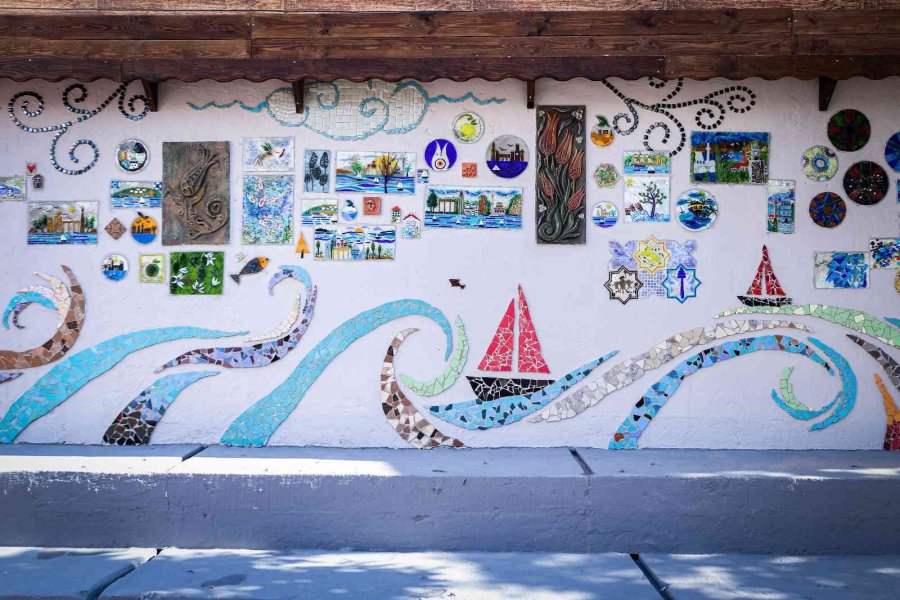 3 Bin 500 Parçadan Oluşan “atık Sanat Duvarı”