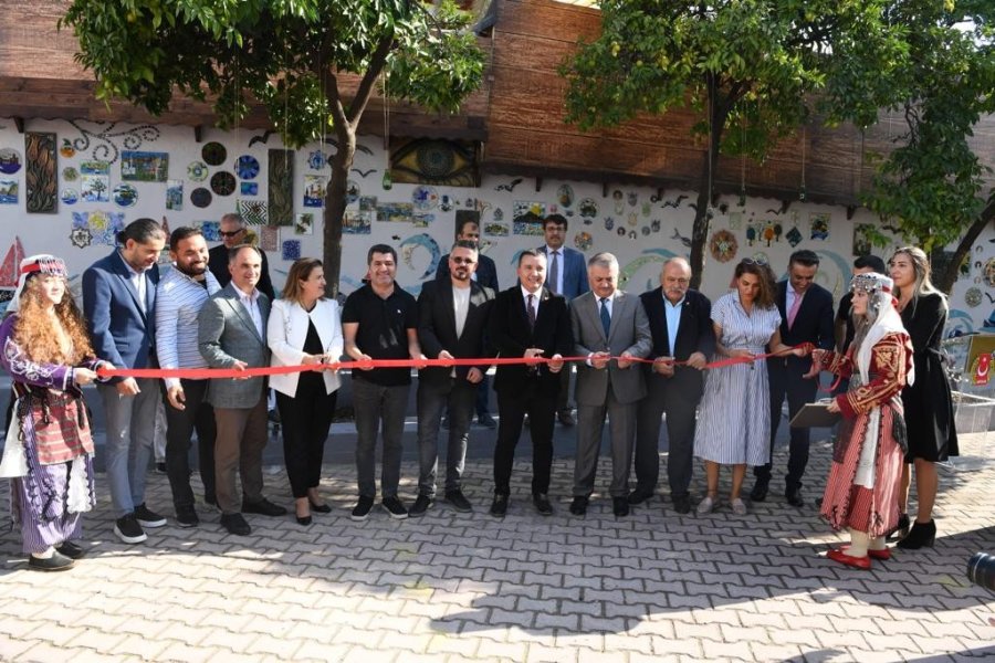 3 Bin 500 Parçadan Oluşan “atık Sanat Duvarı”