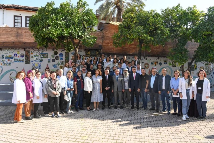 3 Bin 500 Parçadan Oluşan “atık Sanat Duvarı”