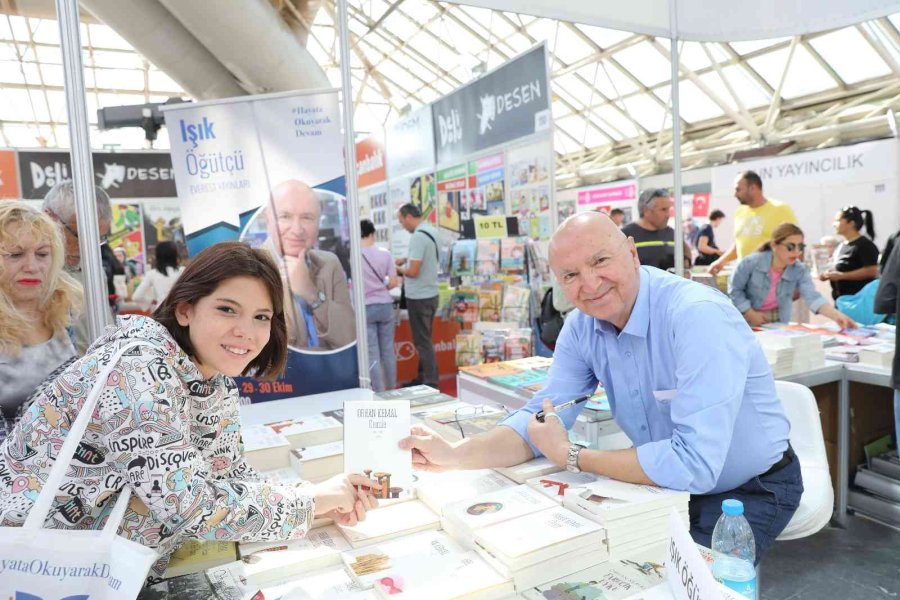 12. Antalya Kitap Fuarını 1 Milyon 9 Bin 678 Kişi Ziyaret Etti