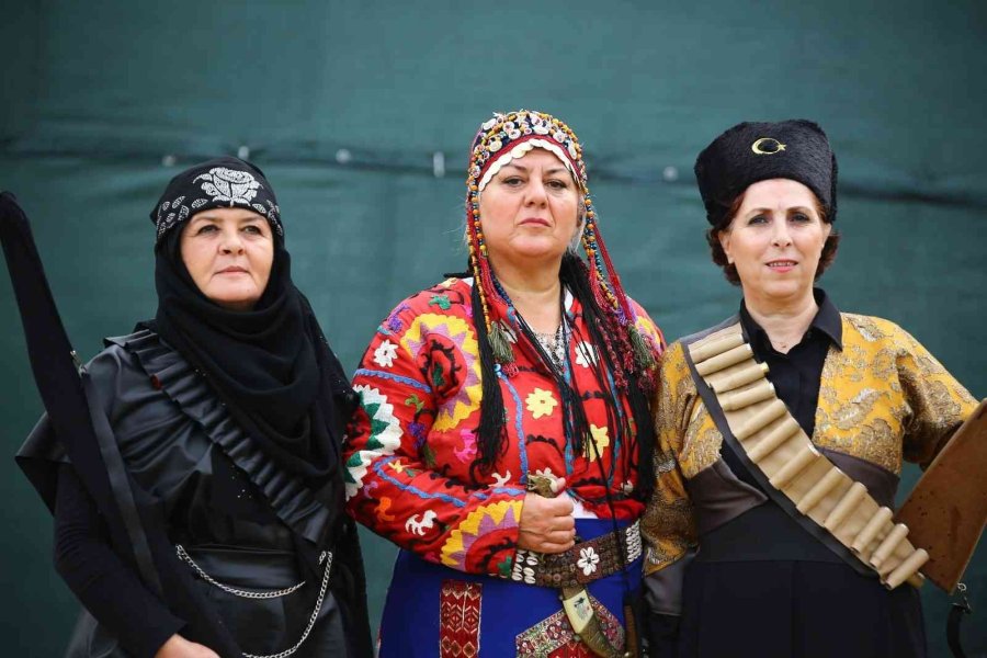 Eskişehir Anadolu Bacıları Tiyatro Topluluğu Ülke Çapında Turnelere Devam Ediyor