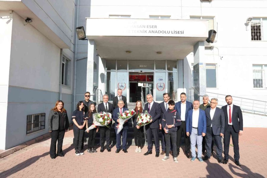 Başkan Büyükkılıç, Haftaya Gençlerle Birlikte Başladı