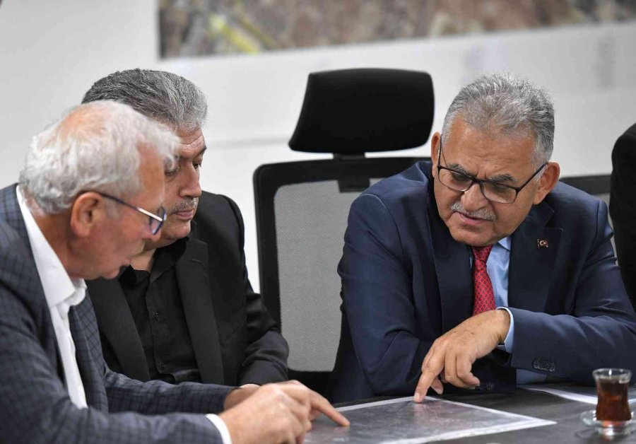 Başkan Büyükkılıç’tan Raylı Sistem Toplantısı