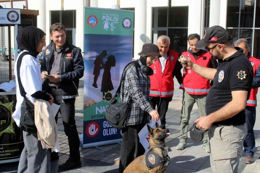 Vatandaşlar Narkotik Suçlarla İlgili Bilgilendirildi