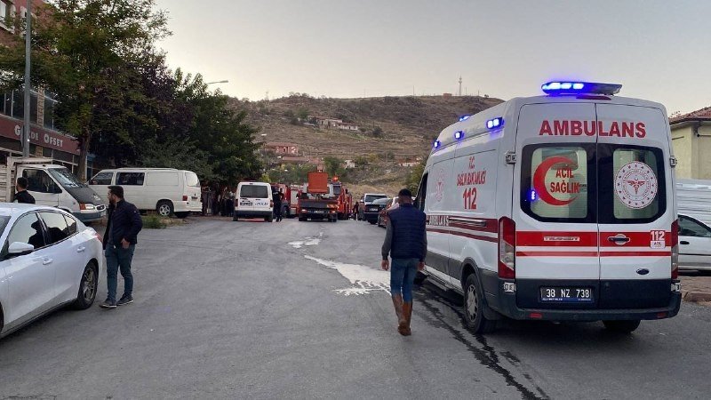 Yangın İş Yerini Küle Çevirdi