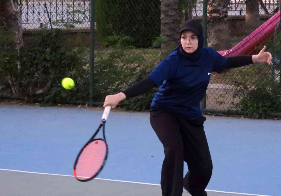 Kepez’de Cumhuriyet Kupası Tenis Turnuvası Düzenlendi