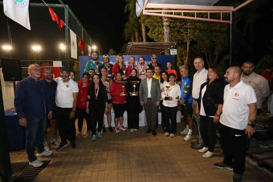 Kepez’de Cumhuriyet Kupası Tenis Turnuvası Düzenlendi