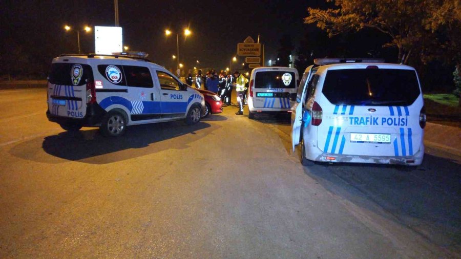 "dur" İhtarına Uymadı, Polis Aracına Çarparak Durabildi