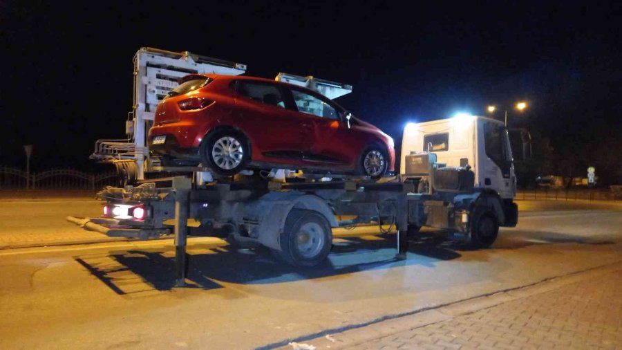 "dur" İhtarına Uymadı, Polis Aracına Çarparak Durabildi