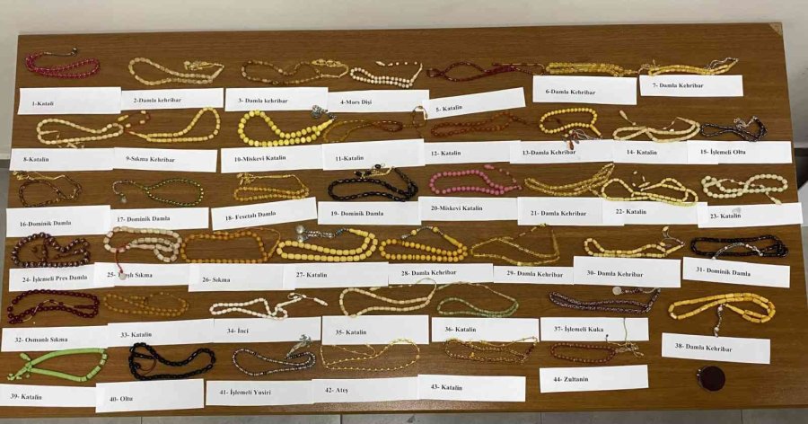 Çaldıkları 500 Bin Tl’lik Tespihleri Satarken Yakalandılar