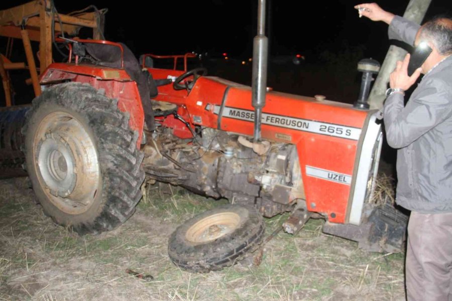 Otomobil İle Traktör Çarpıştı: 1 Ölü, 2 Yaralı