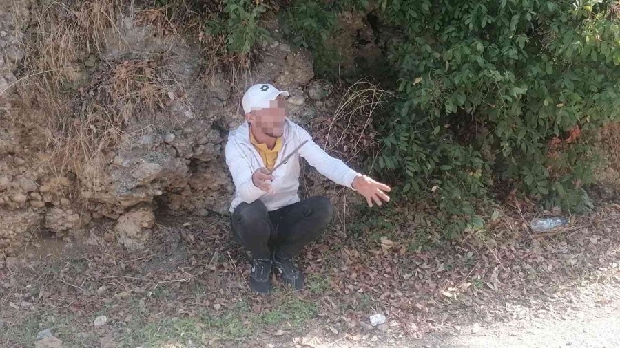 Apartmana Girmek İsterken Vatandaşların Fark Ettiği Hırsızlık Şüphelisi, Polise Teslim Edildi