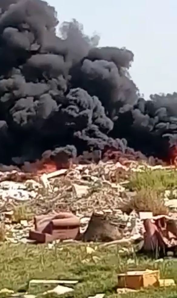 Hurda Malzeme Yangınından Çıkan Siyah Dumanlar Gökyüzünü Kapladı