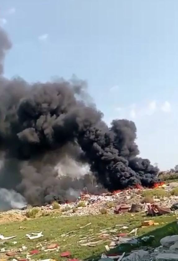 Hurda Malzeme Yangınından Çıkan Siyah Dumanlar Gökyüzünü Kapladı