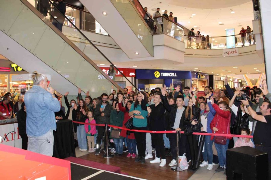 Eskişehir Espark Avm Radyocu Cem Arslan İle 15’inci Yılını Geride Bıraktı