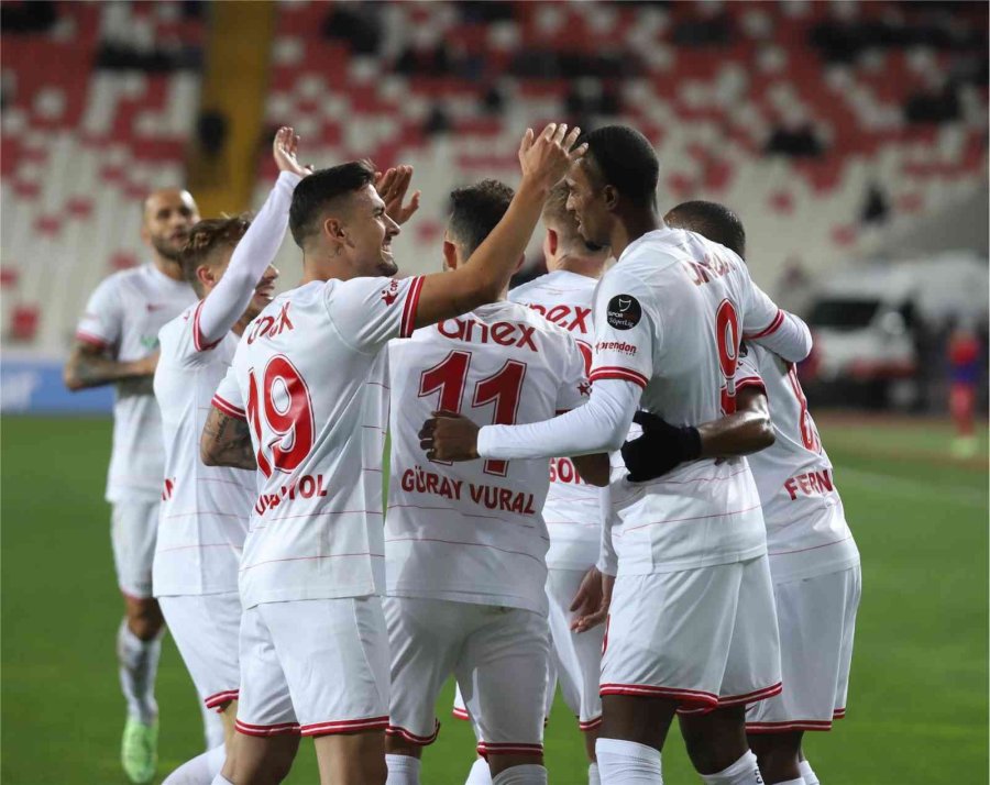 Antalyaspor, 2. Kez Üst Üste Galibiyet Sevinci Yaşadı