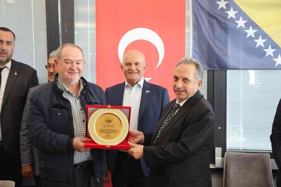 “evlad-ı Fatihan’a Hizmet Görevimizdir”