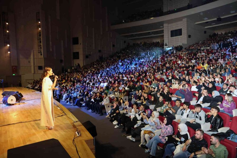 Elif Buse Doğan: "çok Güzel Ağırlandık, Muhteşem Kalabalık"