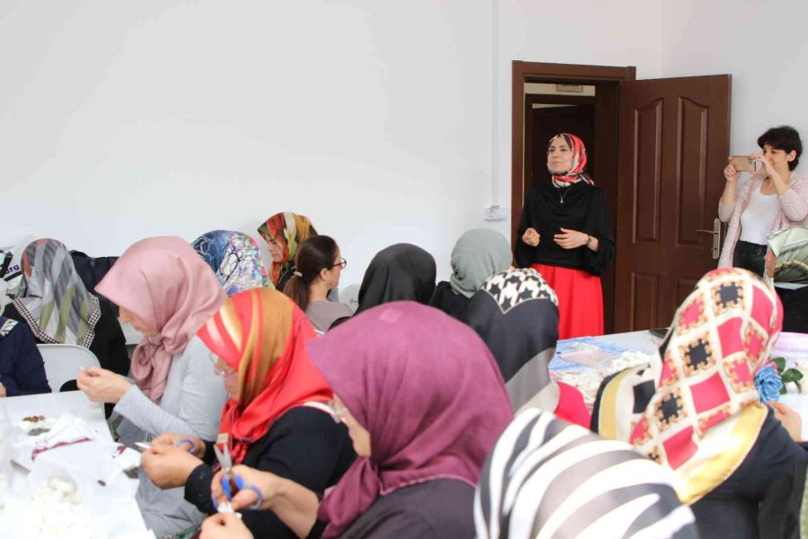Alanya Güller Pınarı El Sanatları Merkezi’nde Kurslar Başladı