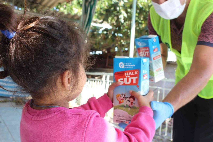 Antalya’da 19 Bin 151 Çocuğa, Halk Süt Dağıtıldı