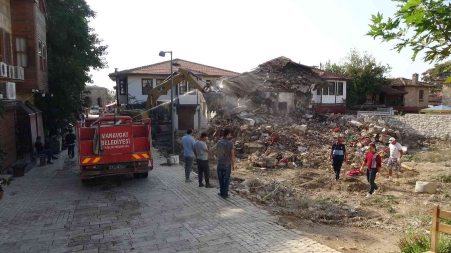 Side Antik Kentte Kaçak Yapılar Yıkılıyor