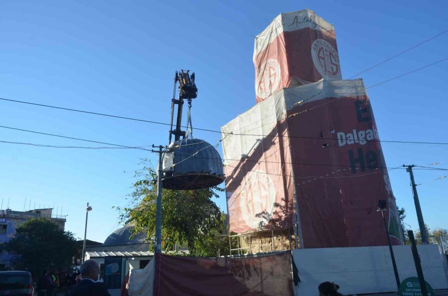 Tarihi Saat Kulesi 80 Yıl Aradan Sonra Kubbesine Kavuştu