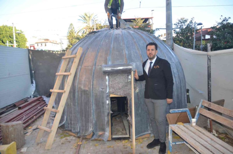 Tarihi Saat Kulesi 80 Yıl Aradan Sonra Kubbesine Kavuştu