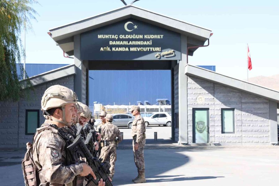 Büyükkılıç Ve Çiçek Pöh Timlerini Suriye’ye Dualarla Uğurladı