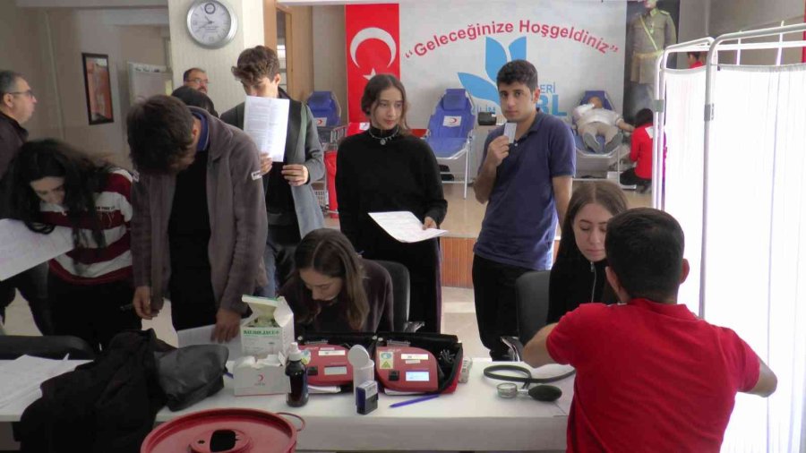 Lise Öğrencilerinden Örnek Davranış