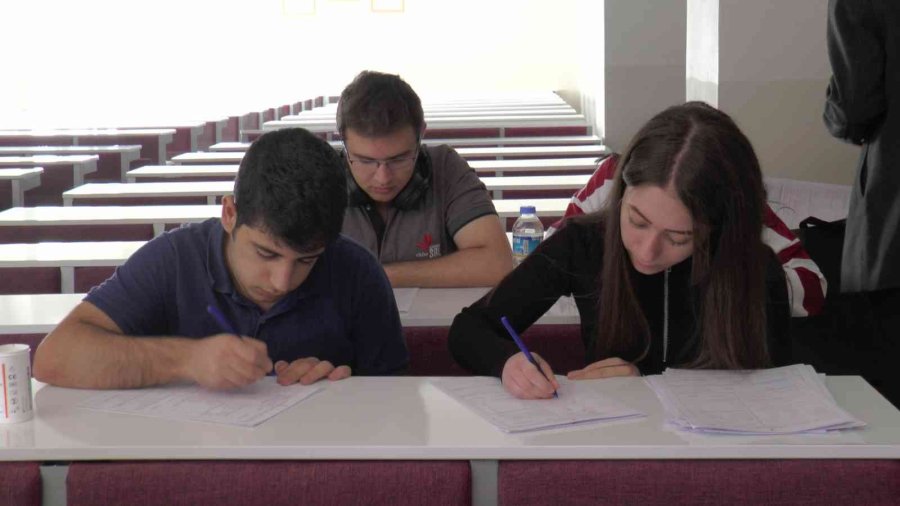 Lise Öğrencilerinden Örnek Davranış