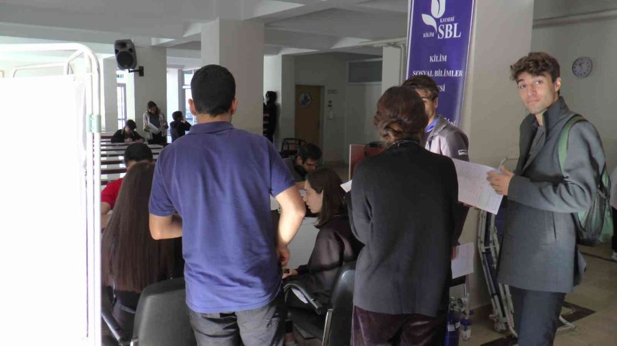 Lise Öğrencilerinden Örnek Davranış