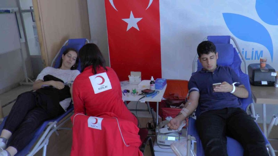 Lise Öğrencilerinden Örnek Davranış