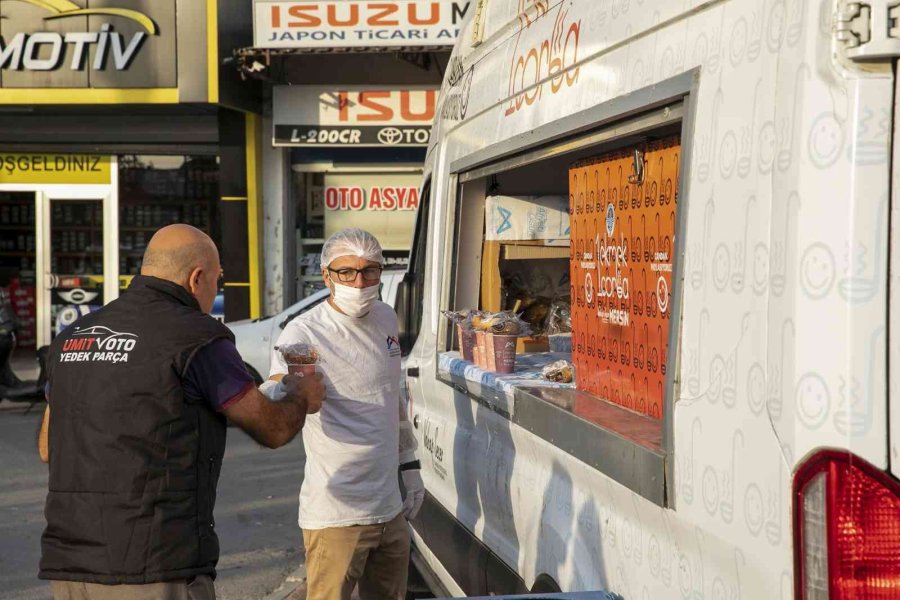 Mersin’de ’1 Ekmek 1 Çorba’ Hizmeti