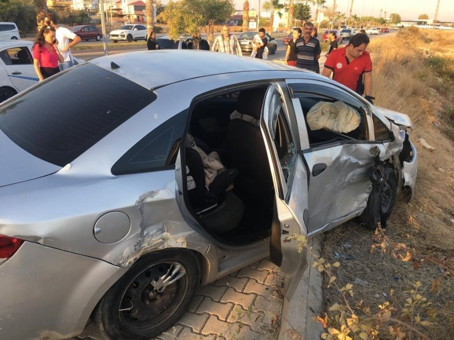 Mersin’de Öğrenci Servisi İle Otomobil Çarpıştı: 7 Yaralı