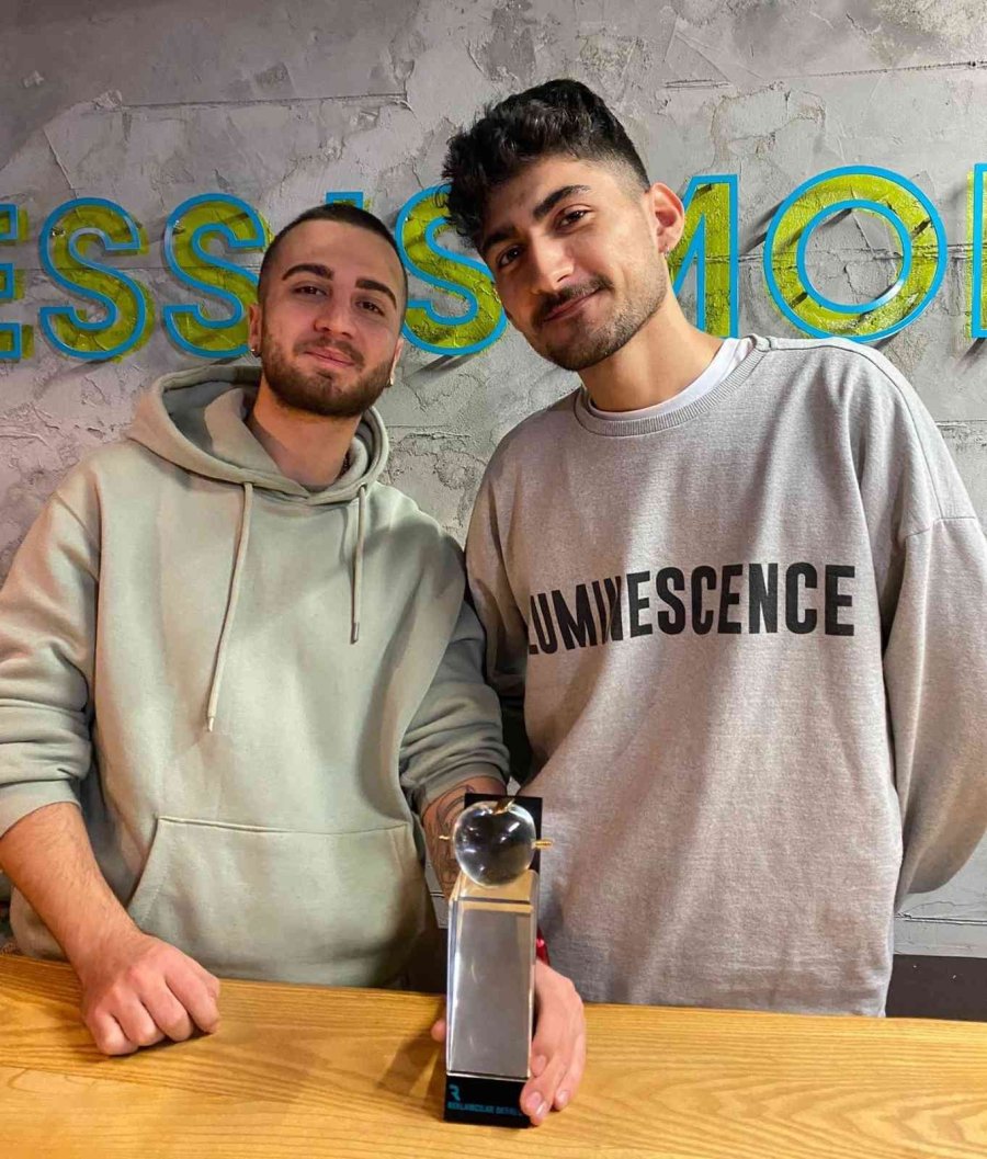 İletişim Öğrencileri ’genç Kristal’ Ödülüne Sahip Olma Sürecini Anlattılar