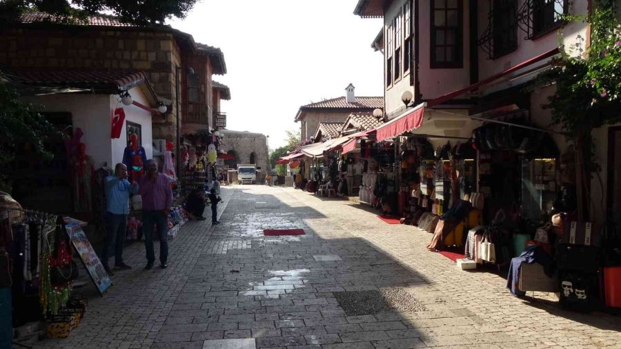 Side Antik Kentte Kaçak Yapılar Yıkılıyor