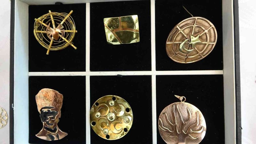 Öğrencilerden Kuyumcuları Kıskandıran Takılar