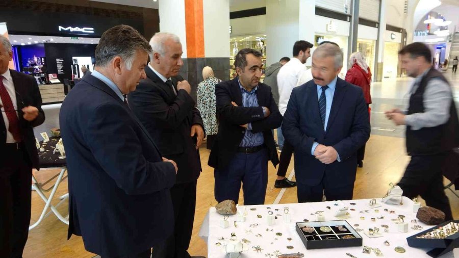 Öğrencilerden Kuyumcuları Kıskandıran Takılar