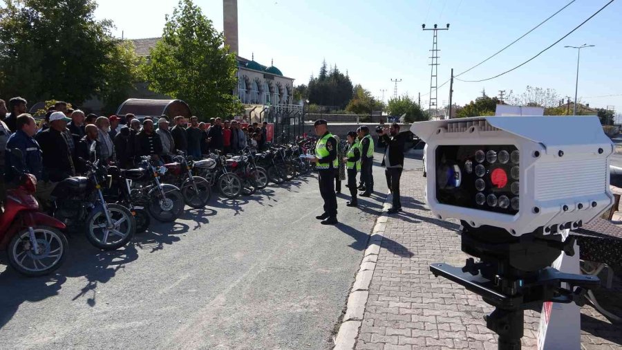Jandarma Ekipleri Ölümlü Trafik Kazalarını Önlemek İçin Yoğun Mesai Harcıyor