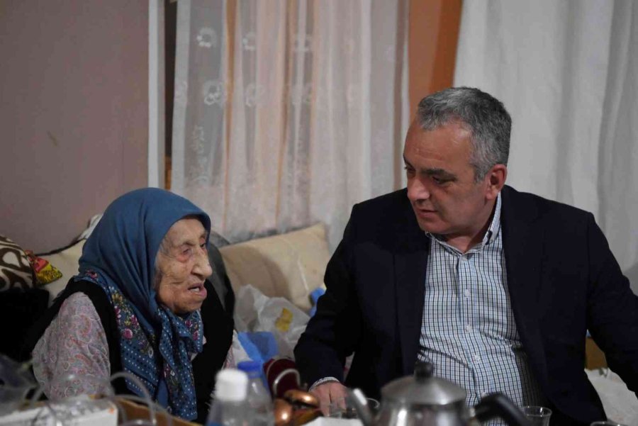 Mahalle Toplantısında Evladın Annesi İçin İlginç İsteğine Başkandan Jet Dönüş