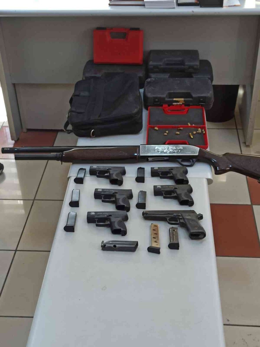 Oto Yıkamacıdan Cephanelik Çıktı